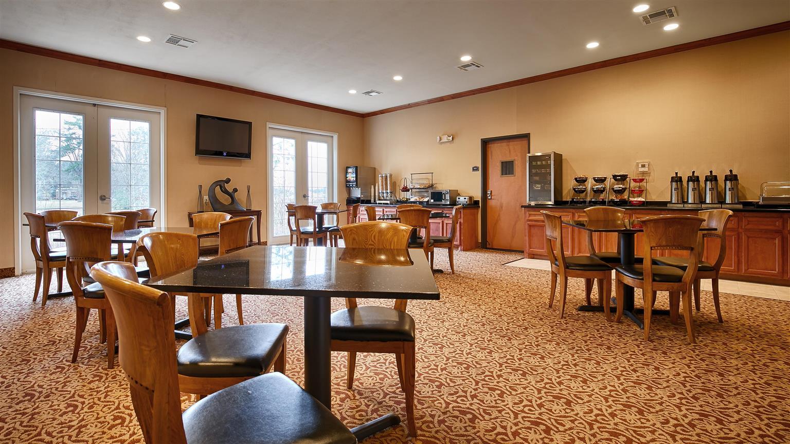 Best Western Inn & Suites Cleveland Exteriör bild